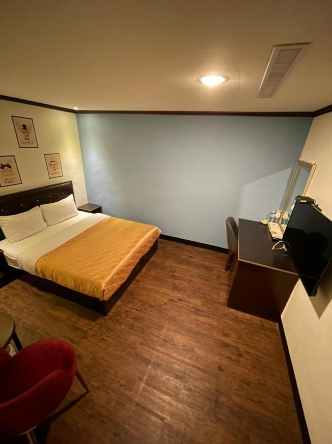 Holiday Business Hotel T'ai-tung Exteriör bild